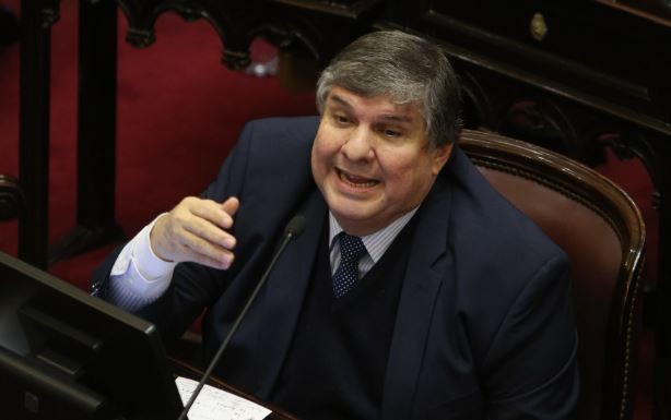 El senador José Mayans fue trasladado desde Formosa a Buenos Aires en un vuelo sanitario | Nacionales