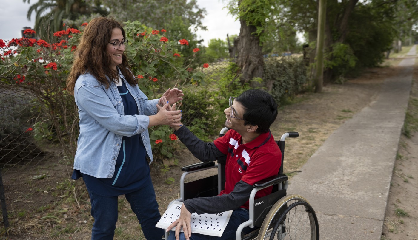 Un joven con parálisis cerebral transformó 200 palabras diarias en su primera novela | Nacionales