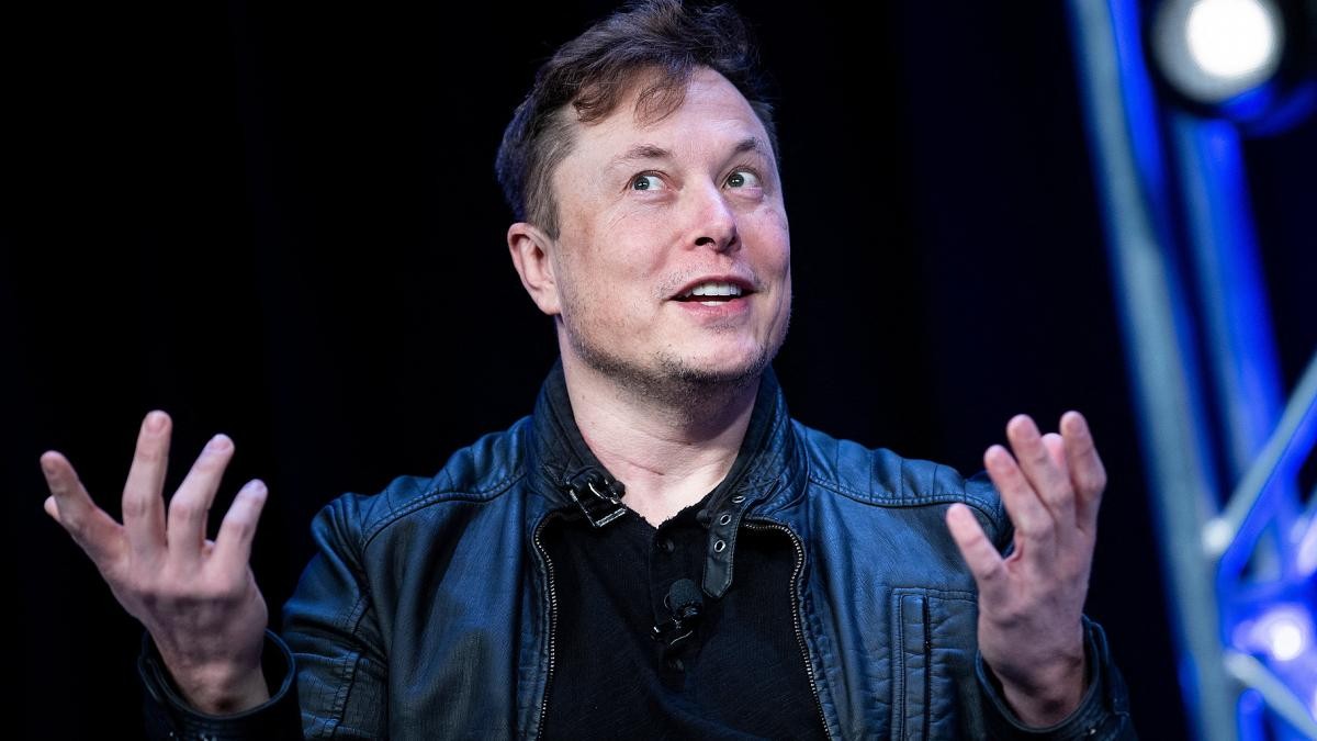 Elon Musk completó la compra de Twitter y despidió a los principales directivos | Redes