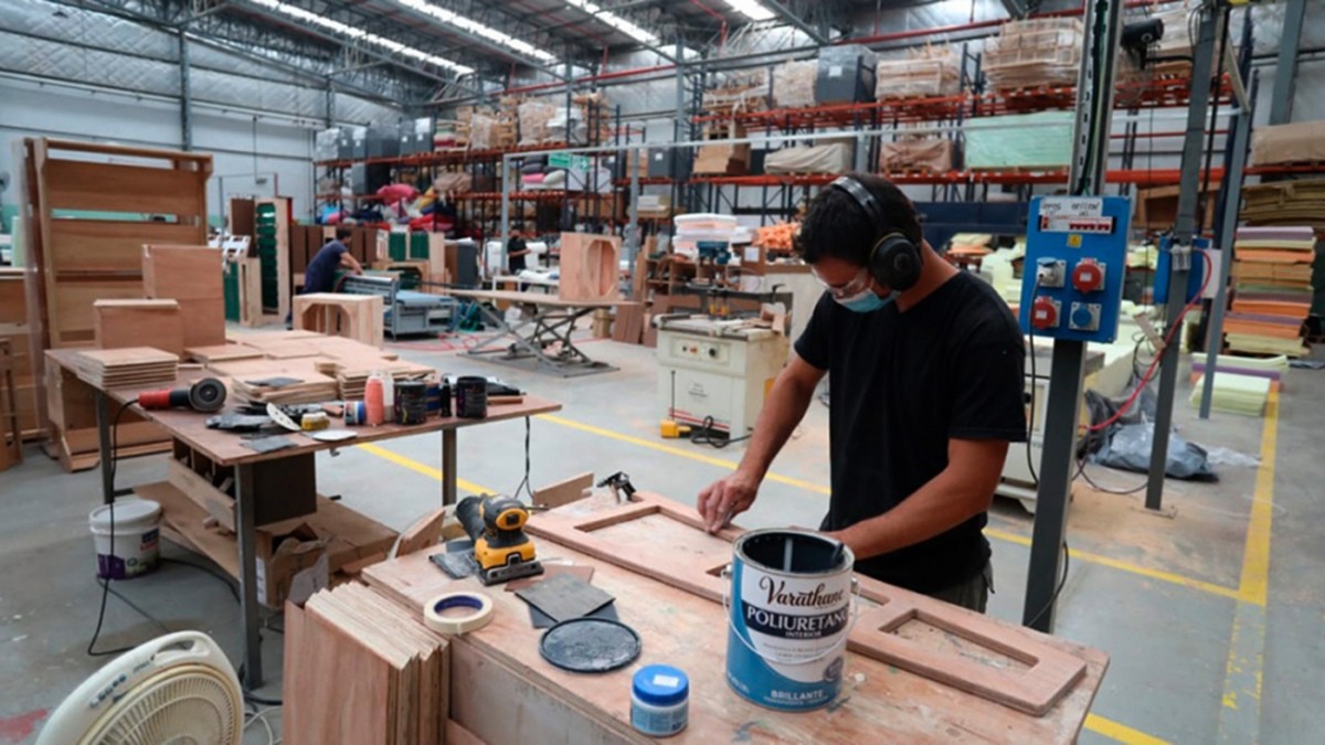 El Gobierno anunciará beneficios para que PyMEs importen bienes e insumos | Información General