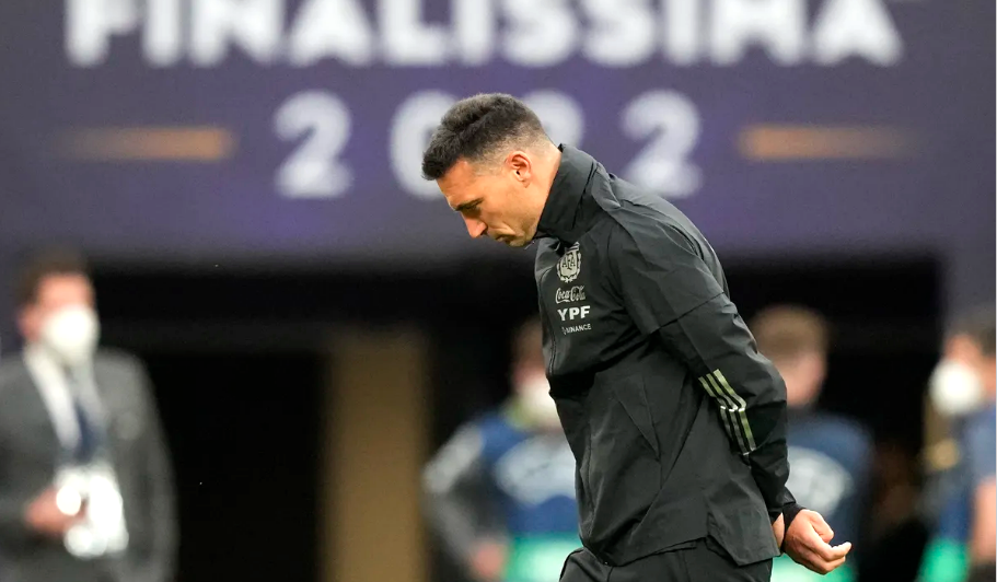 Con la preocupación por las lesiones, Scaloni llegó hoy al país | Deportes