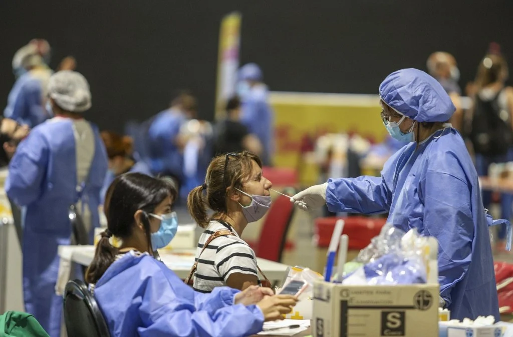 Leve incremento en los contagios semanales de coronavirus en el país | Información General