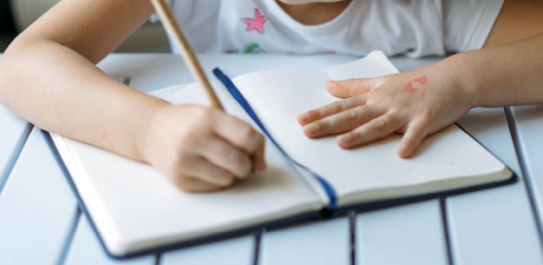 Nena le escribió una carta a la directora de la escuela y denunció que su mamá era víctima de violencia de género | Igualdad y Género