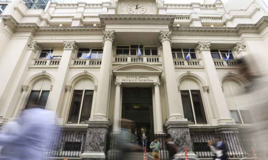 El Banco Central vendió otros US$ 100 millones en el mercado y la cotización del dólar blue subió a $294 | Nacionales