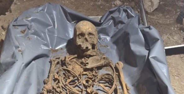 Hallaron un esqueleto enterrado en una casa: creen que es de una mujer desparecida hace 10 años | Nacionales