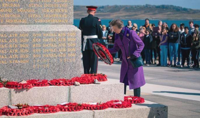 La hermana del Rey Carlos III visitó Malvinas y el Gobierno calificó su presencia como "colonial" | Nacionales