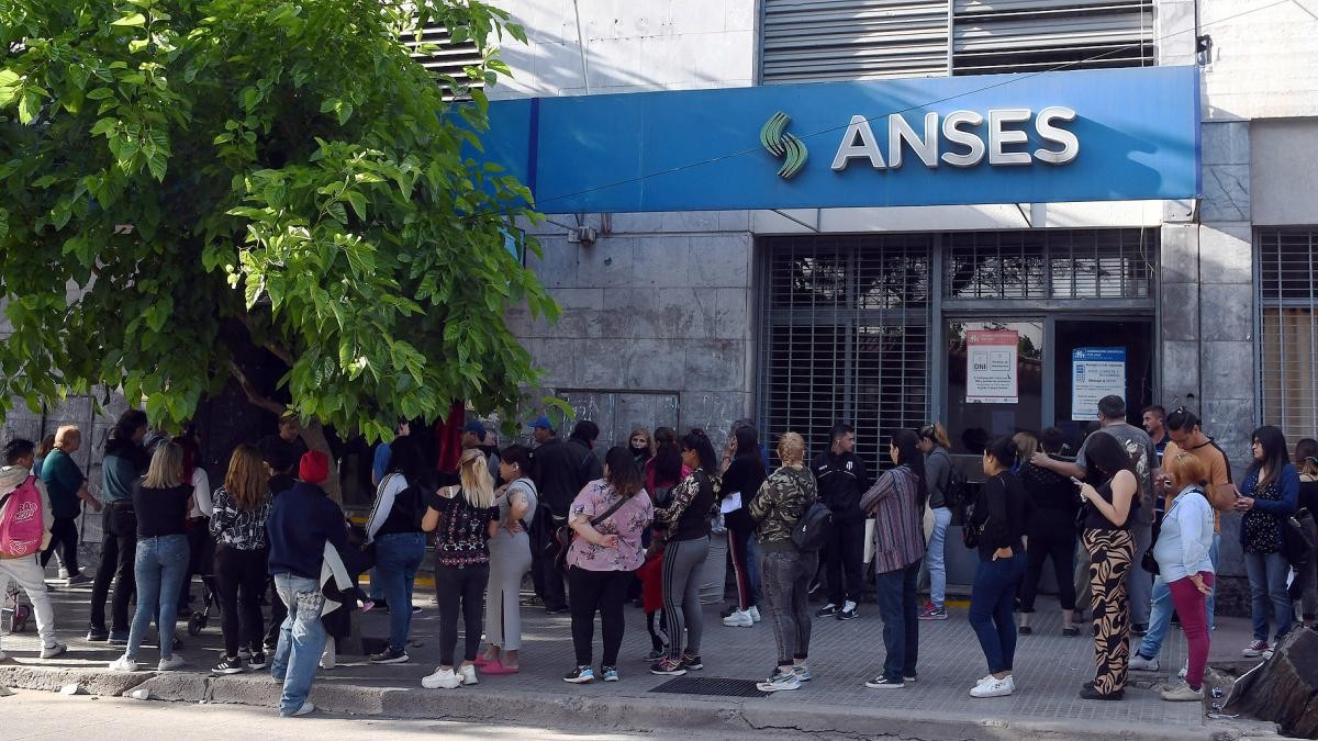 Refuerzo alimentario: hasa cuándo hay tiempo de anotarse para cobrar los $45.000 | Información General