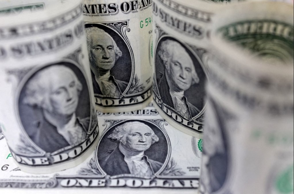 El dólar blue continuó en alza y cerró en $ 320 | Información General