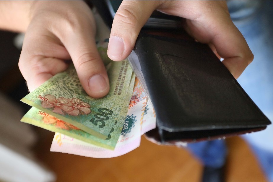 El Gobierno oficializó cómo serán los aumentos del salario mínimo hasta marzo | Nacionales