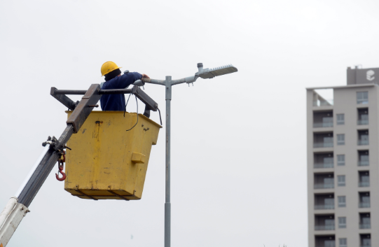 En qué lugares habrá tareas de iluminación y bacheo este lunes | Información General