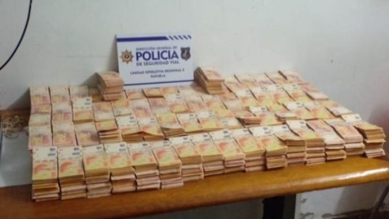 Detienen cerca de Rafaela a dos tucumanos que circulaban con 27 millones de pesos | Policiales