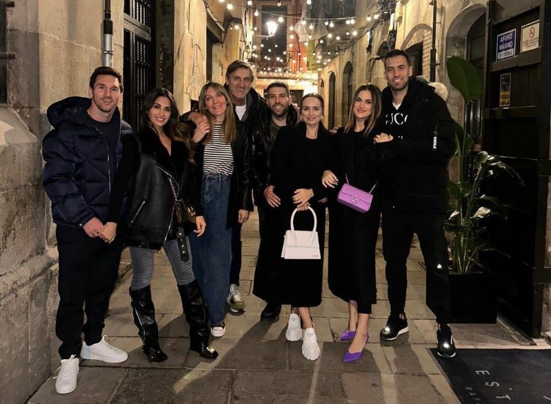 Messi volvió a Barcelona, en medio de las dudas por su renovación con PSG | Deportes