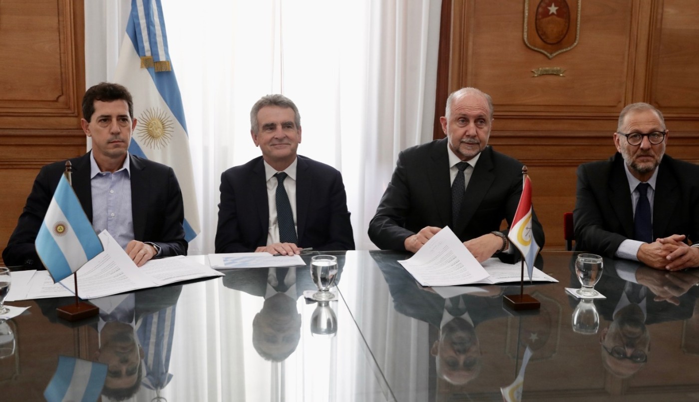 Perotti firmó un convenio con Nación para utilizar cámaras de reconocimiento facial en Rosario | Información General