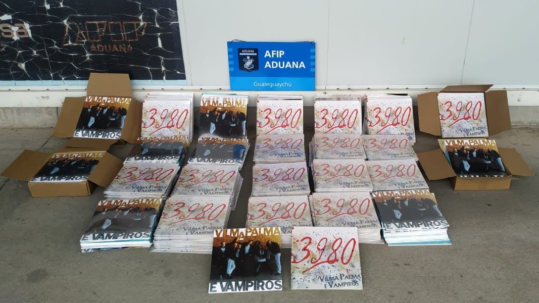 La Aduana incautó casi 500 vinilos de Vilma Palma en el equipaje de dos personas | Información General