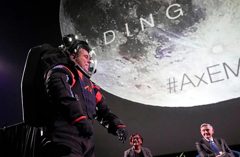 Así es el traje espacial que usarán en la próxima misión a la Luna | Tecnología