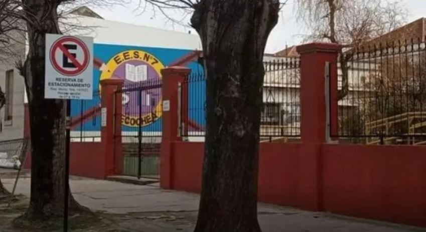 "Me tenían como un perro en el piso", dijo la docente golpeada por los familiares de una alumna que desaprobó la materia | Nacionales