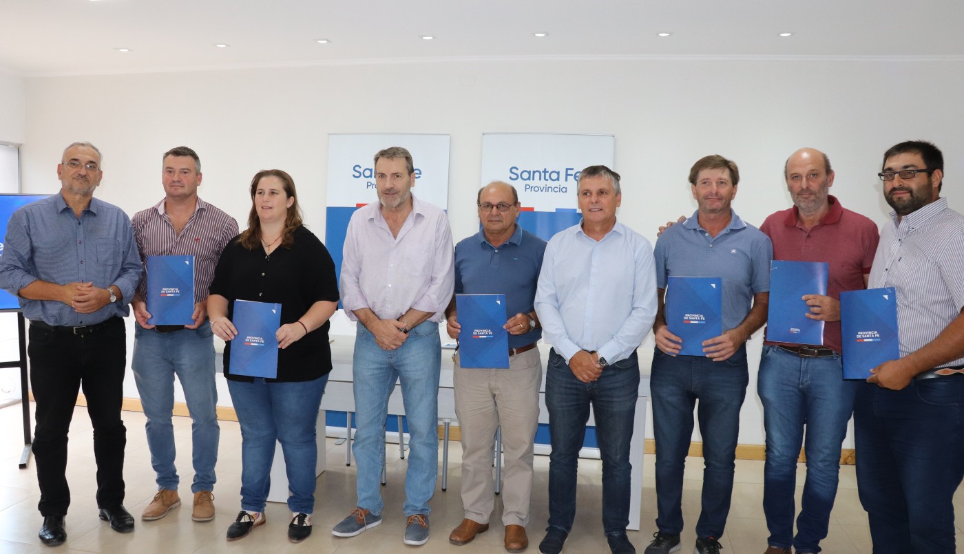 La provincia firmó convenios para obras de iluminación en accesos a localidades del departamento Castellanos | Noticias