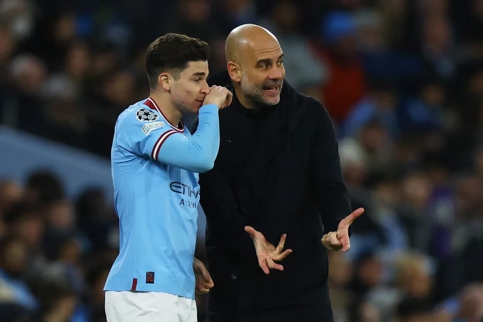 Pep Guardiola celebró la mejora de contrato a Julián Álvarez y explicó por qué no juega en Manchester City | Deportes