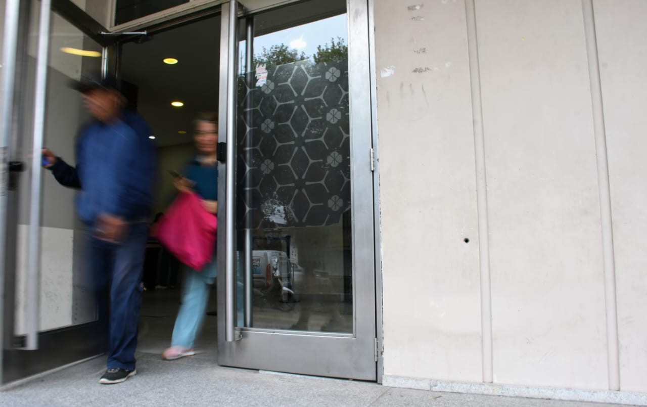 Balearon una sucursal del Banco de Santa Fe y dejaron una nota amenazante | Noticias