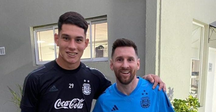 Cumplió el sueño del pibe: Froilan Díaz entrenó con la Selección y se sacó una foto con Messi | Deportes