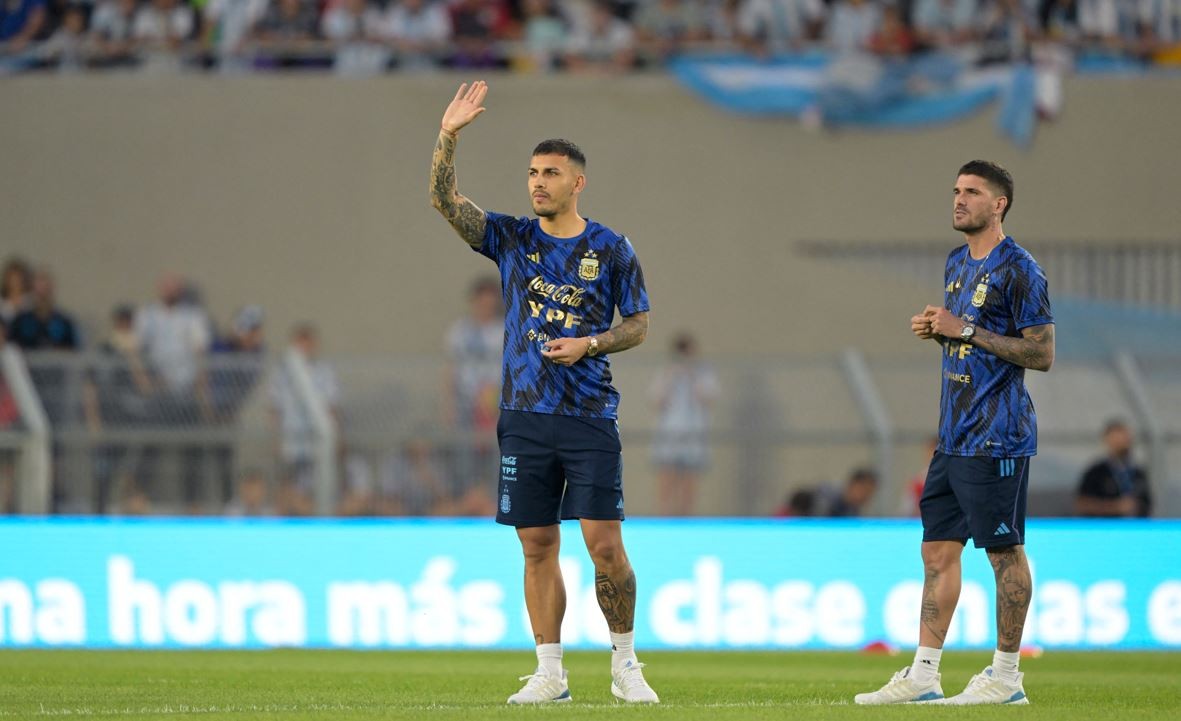 De Paul y Paredes salieron a la cancha y cumplieron con "la cábala de los caramelos" | Redes