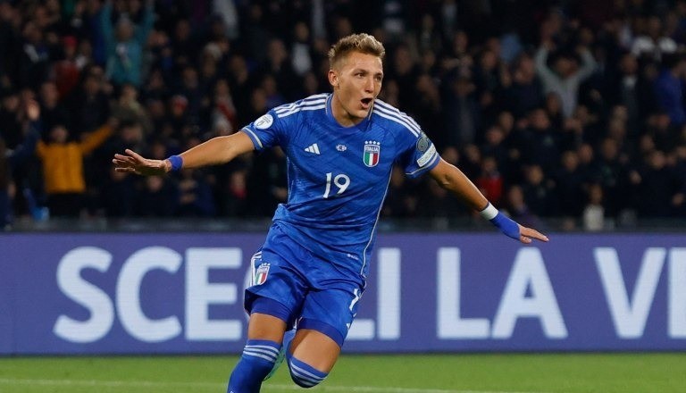 Mateo Retegui convirtió un gol en su debut con Italia pero no pudo evitar la derrota ante Inglaterra | Deportes