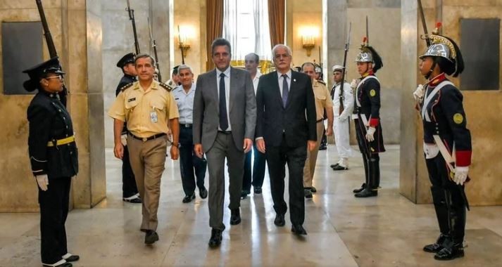 Anuncian "rejerarquización" de FFAA con aumentos salariales por encima de la administración pública | Nacionales