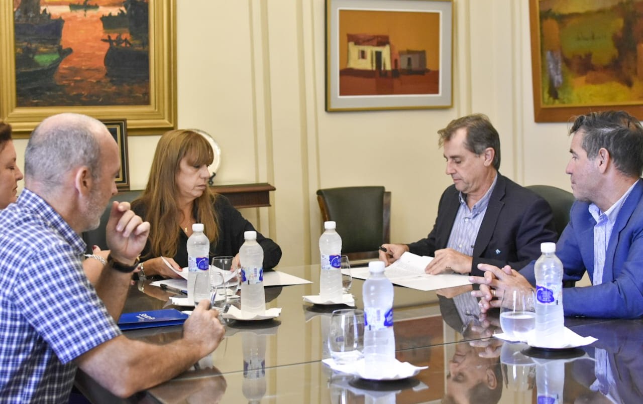 Firma de convenios con el Colegio de Escribanos de la 1° Circunscripción para la regularización dominial de viviendas | Noticias