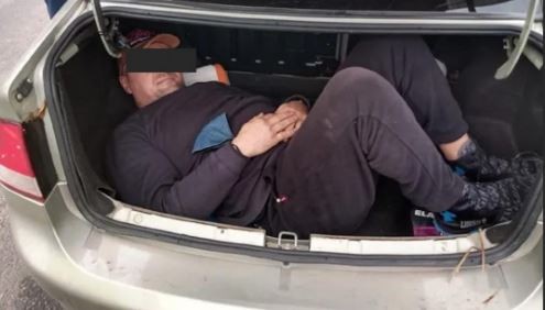 Lo buscaban por violencia de género y lo encuentran escondido en baúl de su auto | Igualdad y Género