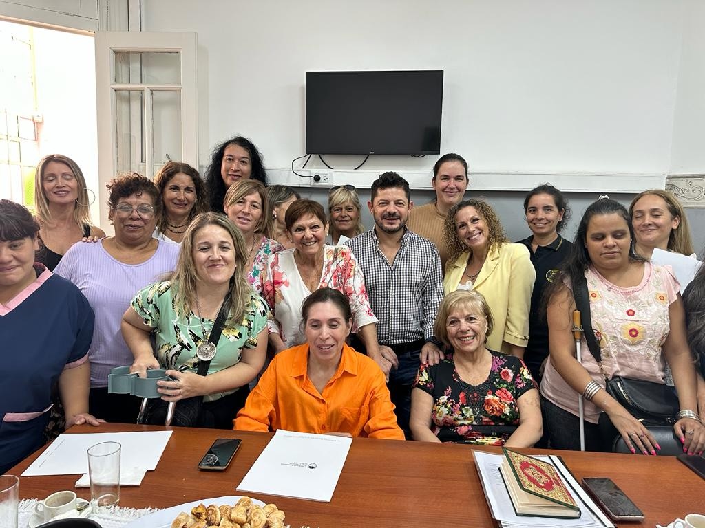El senador Marcos Castelló recibió a mujeres de instituciones intermedias | Legislativas
