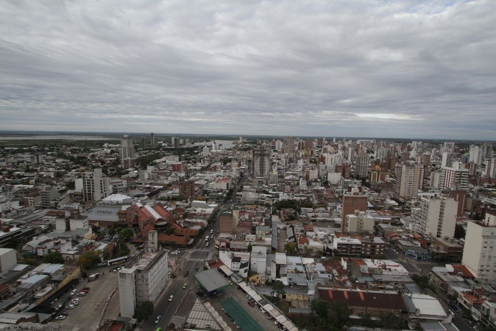 Jueves fresco y con cielo nublado en la ciudad | Información General