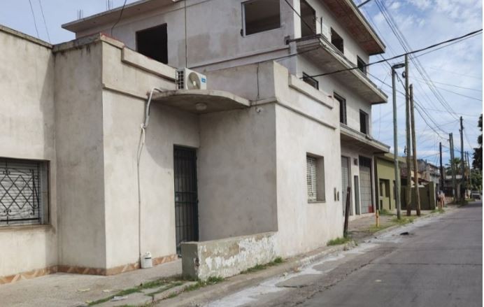 La insólita casa que se robó la vereda y se hizo viral en redes sociales | Redes