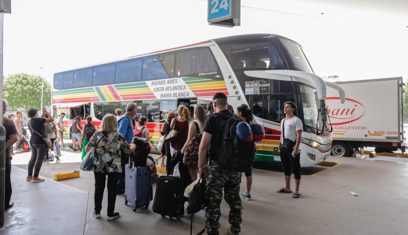 Semana Santa: desde el miércoles se trasladarán 380 mil pasajeros en trenes, micros y aviones | Nacionales