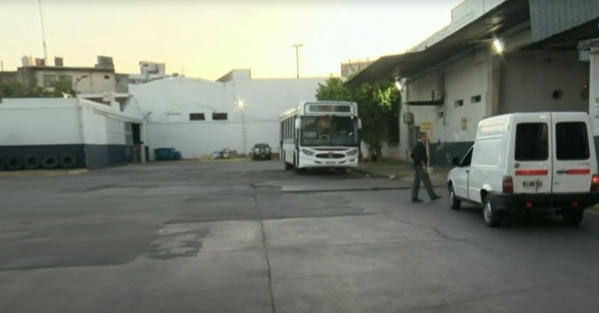 "Si tocan a uno, tocan a todos": paro en seis líneas de colectivos por el arresto de choferes | Nacionales