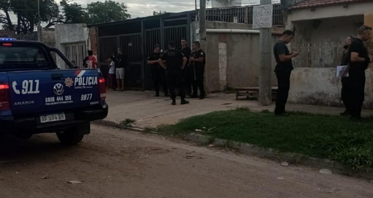 Murió un hombre al que le dispararon desde una moto mientras cortaba el pasto | Policiales