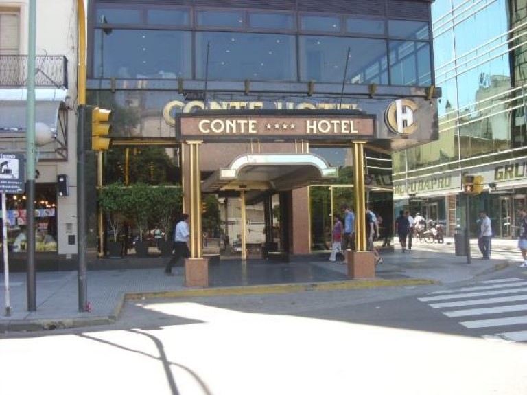 Una mujer murió tras caer de un piso 12 en un hotel | Nacionales