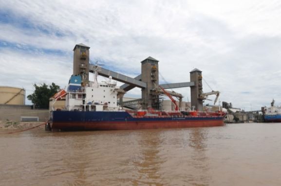 Sindicatos paralizan los puertos del país con el "dolar agro" en vigencia | Nacionales