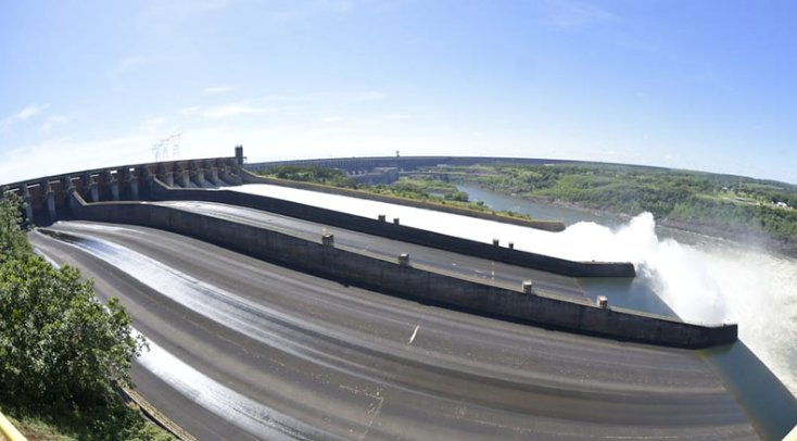 Itaipú abrió nuevamente sus compuertas para regular el caudal del agua | Información General