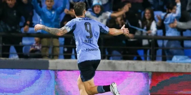 Belgrano gana y sube por los goles de Vegetti | Deportes