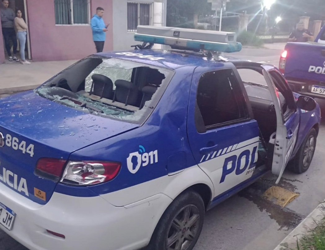 Patrullero atropelló a un nene de 5 años que jugaba en la vereda: vecinos apedrearon a policías | Nacionales