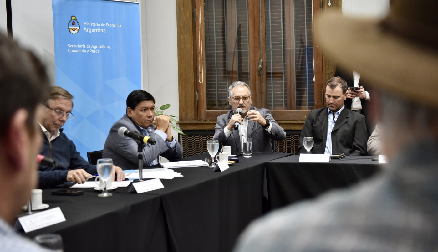Asistencia a productores por la sequía: Lewandowski acompañó a 60 presidentes comunales en una reunión con el secretario Bahillo | Legislativas