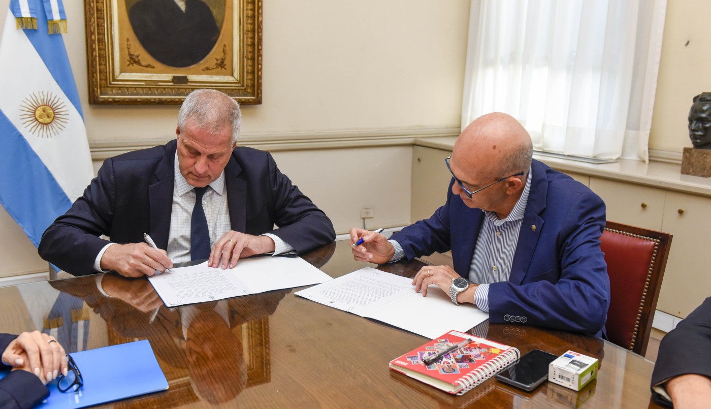 Convenio con Nación: Santa Fe incorpora a todas sus escuelas primarias al Plan 25 | Noticias