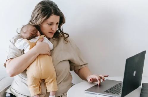 Campaña #YoTrabajodeMadre: Por qué las mujeres agregan su rol de madres en sus perfiles de LinkedIn | Redes