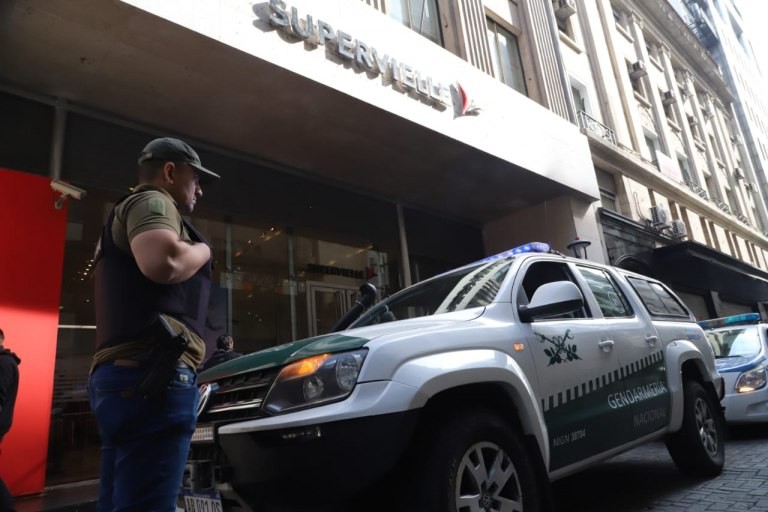 Allanan 20 bancos por por maniobras de empresas contra las reservas | Nacionales