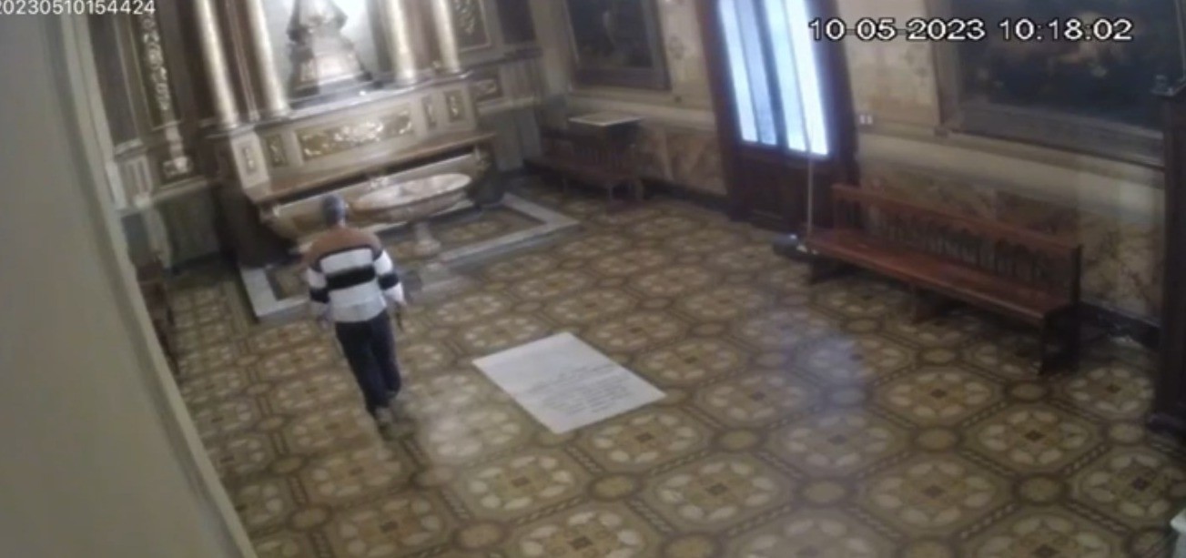 Video: así fue el robo de la corona de la virgen en la Catedral de Córdoba | Nacionales