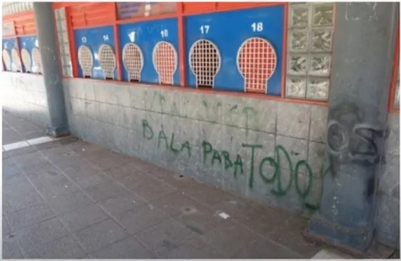 Aparecieron pintadas en los domicilios | Deportes