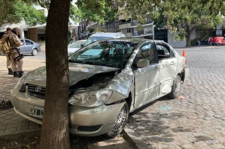 Rosario: un diplomático francés sufrió un robo y protagonizó una persecución con varios choques | Noticias
