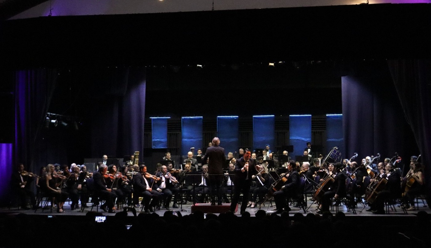 Videos: De la versión sinfónica de “Muchachos” al agradecimiento del cantante de La Mosca | Espectaculos