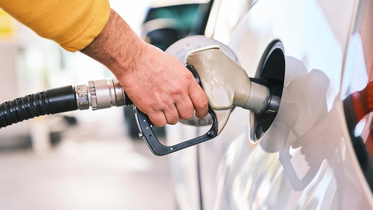 Nafta: otro aumento y menos ventas de combustibles | Información General