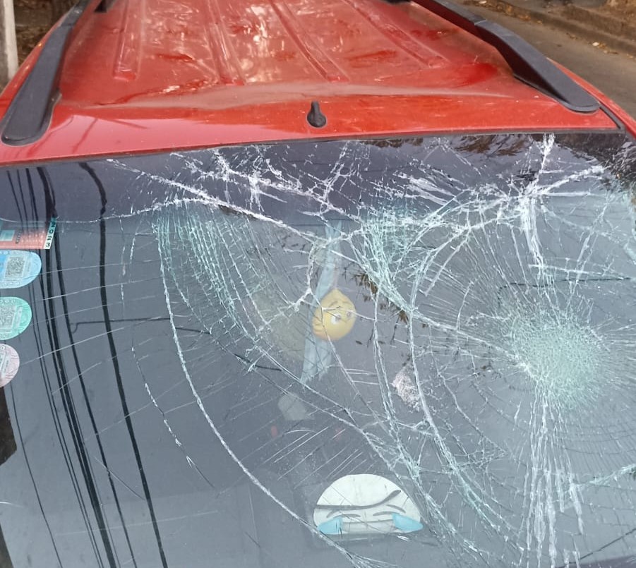 Los barrasbravas de Lanús y de Almagro le destrozaron el auto a una familia que tiene una hija con discapacidad | Nacionales